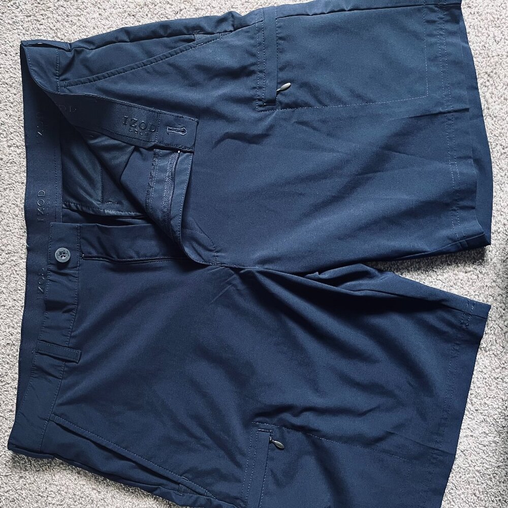 Like new Men's IZOD golf shorts
